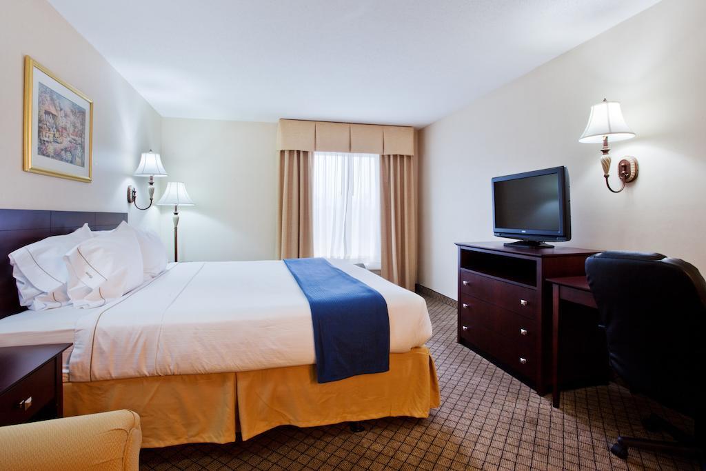 Holiday Inn Express Dillard Room photo